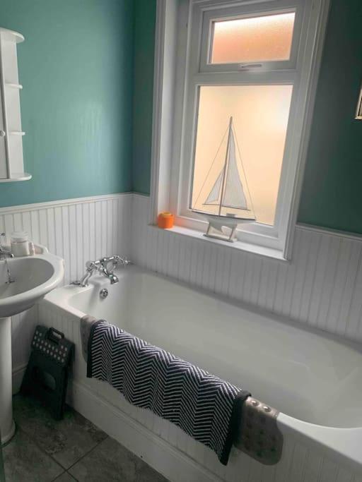Large Character Home, Hot Tub, Beach 5 Min Walk Gorleston-on-Sea Exterior foto